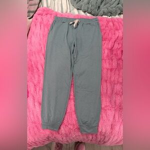 Vuori Green Joggers, Like New Condition, Size SMALL, FINAL PRICE REDUCTION